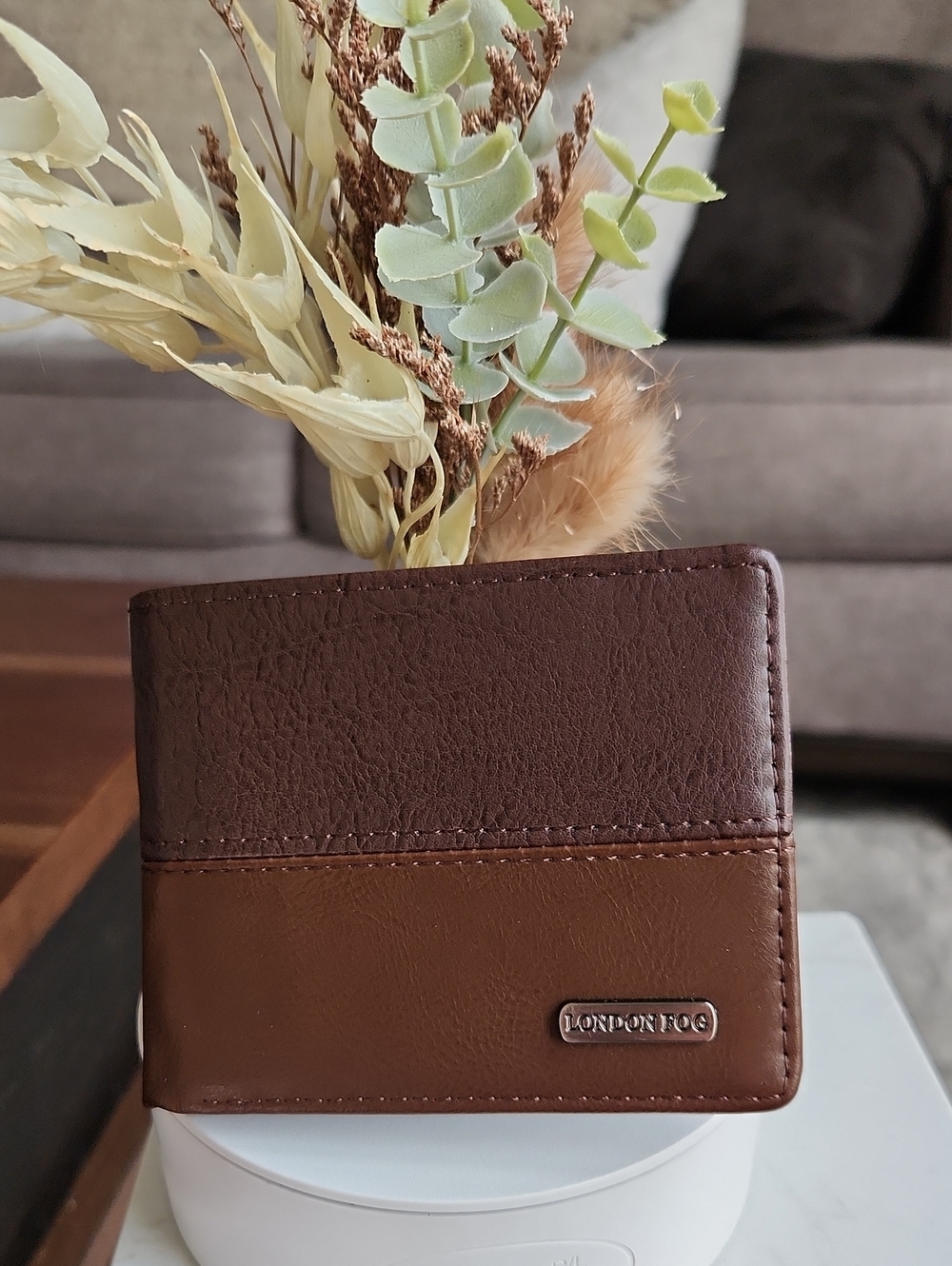 Bi-Folded LONDON FOG Brown Leather Man's Wallet/Convenient Soft Two Tons Leather